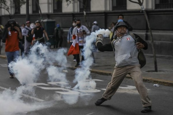 Los muertos en las protestas en Perú ascienden a siete