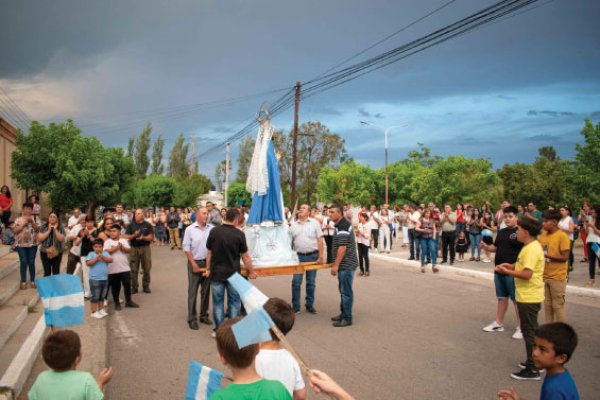 Emotiva celebracion religiosa en la localidad de Anillaco