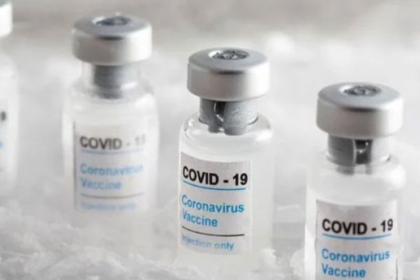 La vacunación COVID es más efectiva que la inmunidad por infección previa, confirmó un estudio a gran escala
