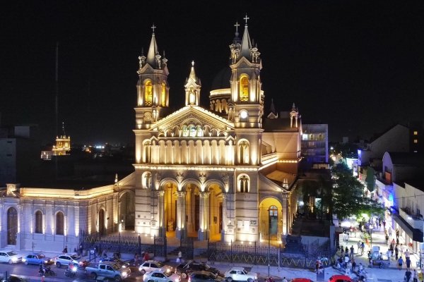 La iglesia Catedral cuenta con iluminación y refacción de la fachada que potencia su atractivo