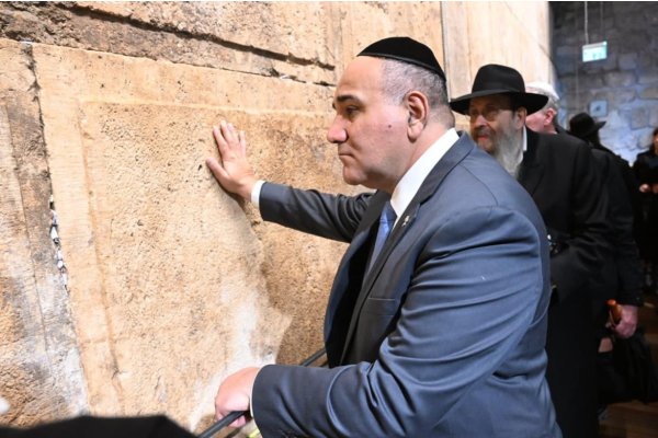 Manzur en Israel: participó de tradicional ceremonia judía y se reunió con el presidente Herzog