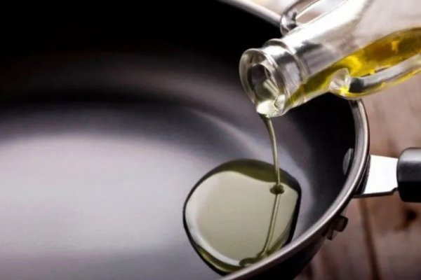 ANMAT prohibió la venta de 2 marcas de aceite de oliva: una de ellas emanaba 