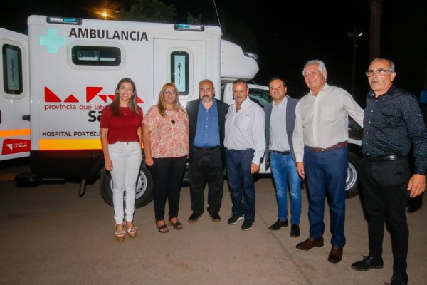 Quintela entregó ambulancias y equipamiento para hospitales distritales