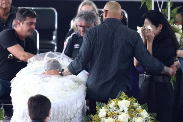 El cuerpo de Pelé fue embalsamado para que el funeral se desarrolle con el féretro abierto: