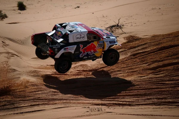 Al Attiyah gana la sexta etapa del Dakar