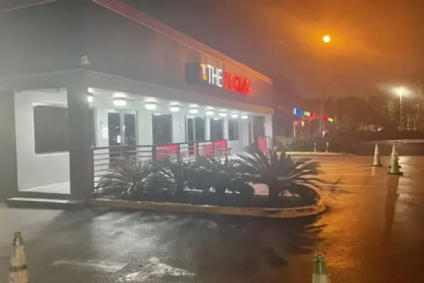 Diez heridos en feroz tiroteo en un restaurante de Miami