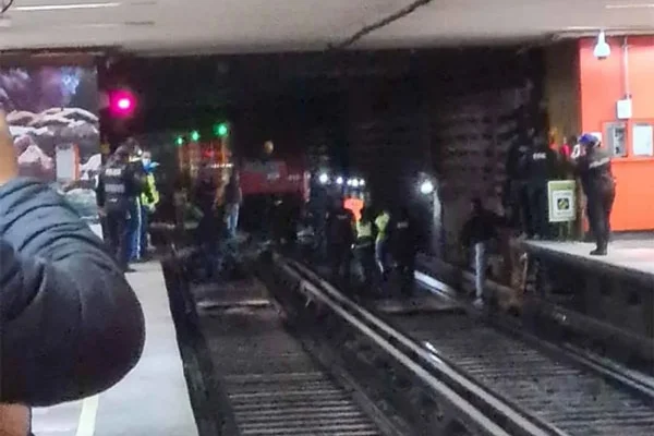 Un muerto y 57 heridos tras choque de trenes en el subte de la capital