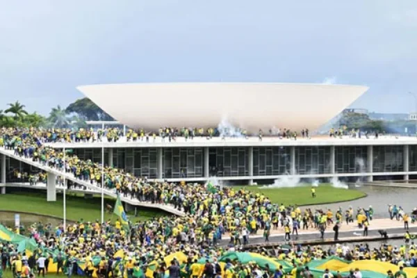 Bolsonaristas invadieron el Congreso, la Corte y el Palacio del Planalto