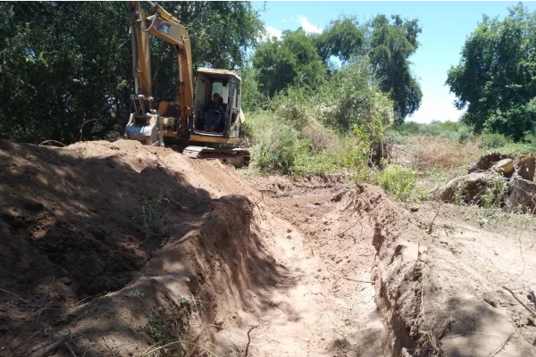 Intenso trabajo para acondicionar los canales de riego en Aimogasta y San Blas de los Sauces