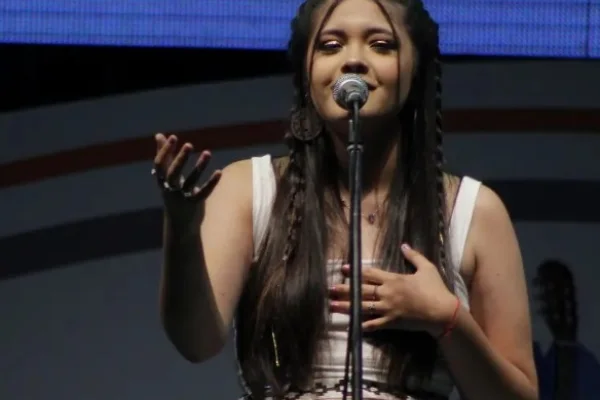 La vocalista riojana Priscila Ortiz se presentará hoy en el Festival de Cosquín