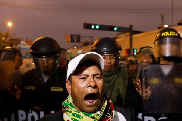 La presidenta de Perú pidió perdón por las decenas de muertes en las protestas