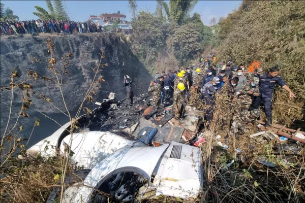 Un avión con 72 personas a bordo se estrelló en Nepal: hay al menos 67 muertos