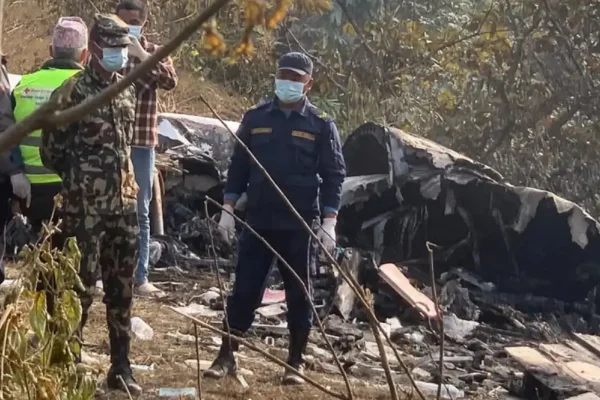 Había un argentino en el avión estrellado en Nepal: ya son 67 los muertos confirmados