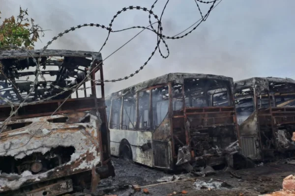 Seis detenidos por el feroz incendio que azotó a una ex terminal de colectivos en Berazateghi