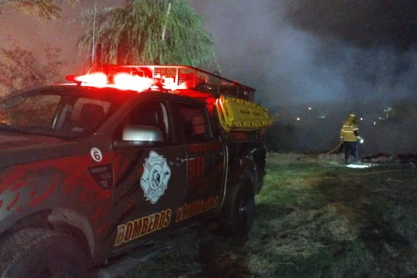Una quema de basura provocó un incendio forestal en Capital