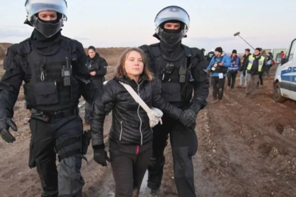Detuvieron a Greta Thunberg durante una protesta en un pueblo carbonero alemán