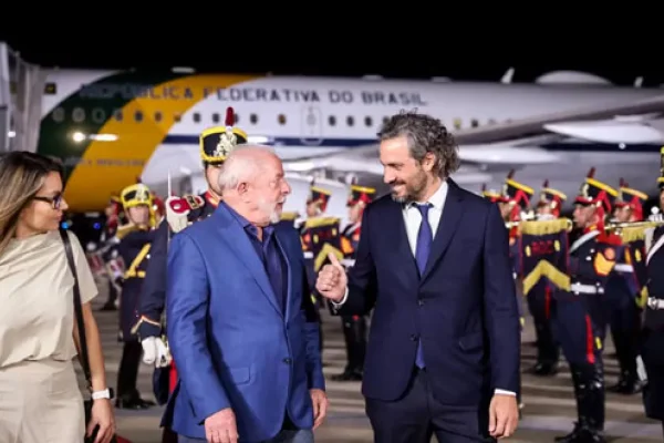 Lula llegó al país para relanzar la relación bilateral y participar de la cumbre de la CELAC