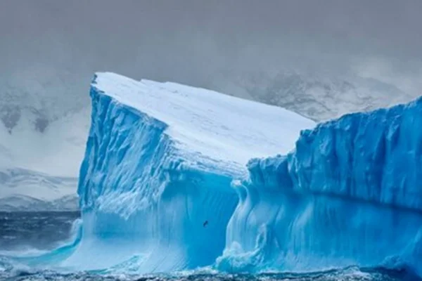 Un iceberg siete veces más grande que la CABA se desprendió de la Antártida