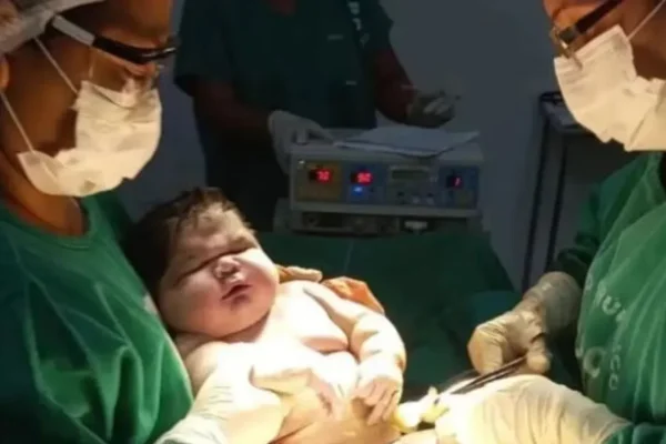 Nació un superbebé de más de 7 kilos  y estableció un nuevo récord