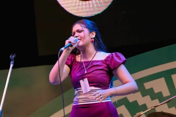 Priscila Ortiz, la solista vocal riojana consagrada en el  Pre Cosquín 2023