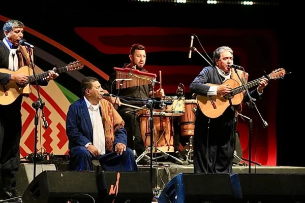 Los Manseros Santiagueños, figuras de la quinta luna del Festival de Cosquín