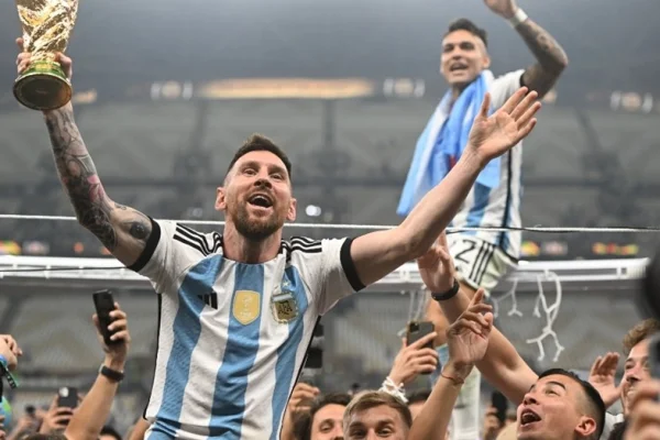 Messi, elegido el mejor futbolista de 2022 por el diario inglés The Guardian