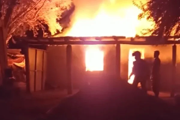 Incendio arrasó con su casa mientras festejaba los 15 de su hija