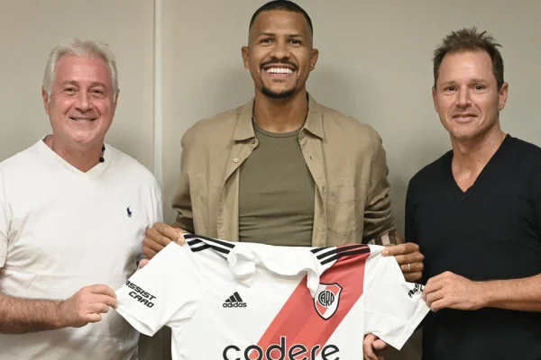 Salomón Rondón fue presentado al plantel como el cuarto refuerzo de River