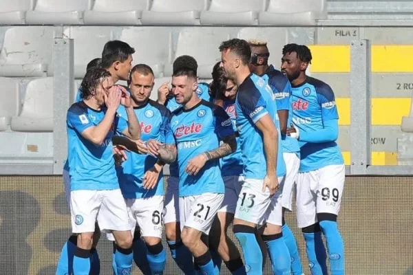Napoli goleó a Spezia y sigue firme en la punta de la Serie A