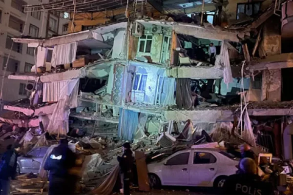 Más 1000 muertos por un terremoto de magnitud 7.8 en Turquía