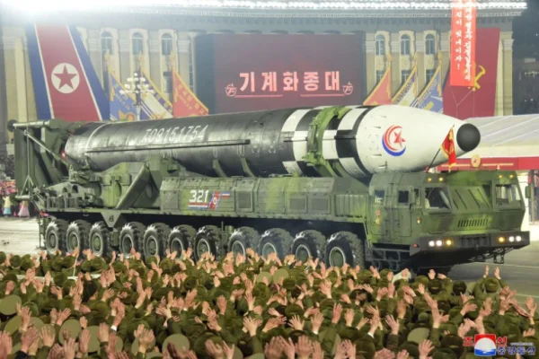 Corea del Norte exhibió una gran cantidad de misiles nucleares