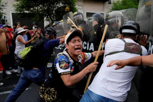 Perú se moviliza una vez más en demanda de que Dina Boluarte renuncie