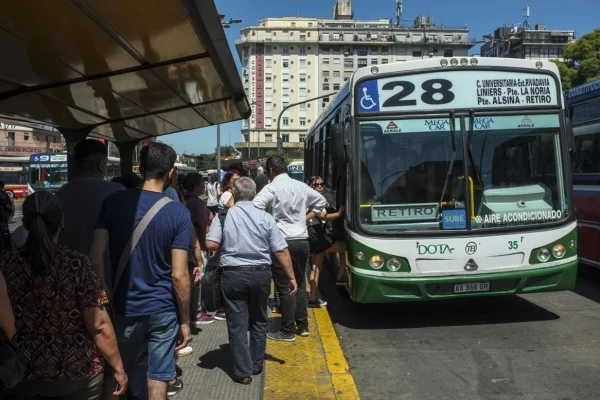 La UTA acordó tres aumentos salariales para los primeros meses del año