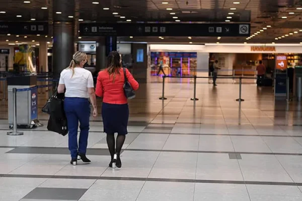 Llegaron 14 mujeres rusas embarazadas a la Argentina en un solo vuelo
