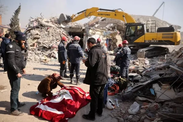 La cifra de muertos tras el poderoso terremoto que golpeó Turquía y Siria ascendió a más de 24.000
