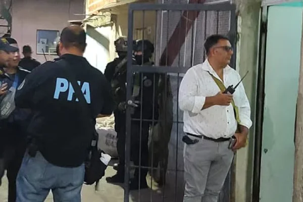 Allanaron la casa del hombre que mató a la policía en la estación de subte de Retiro