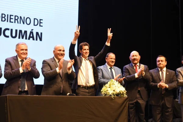 Quintela presente en la reasunción de Juan Manzur como gobernador de Tucumán