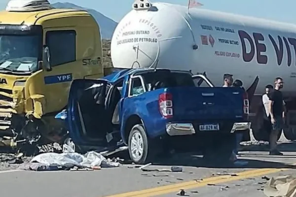 Trágico accidente en Mendoza: tras impactar contra un camión, murieron un hombre y sus dos hijas