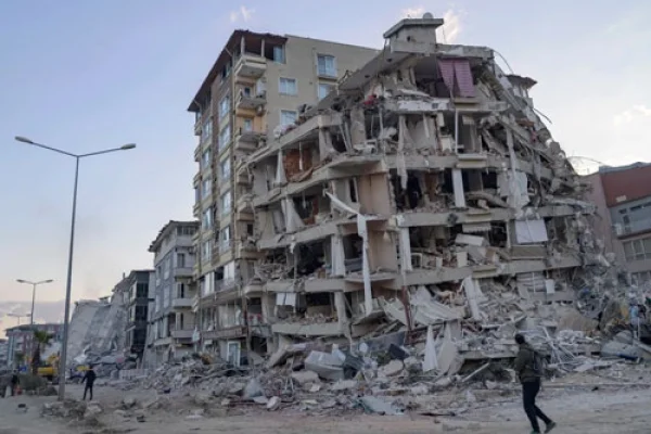 Un nuevo terremoto sacude Turquía en medio de la devastación