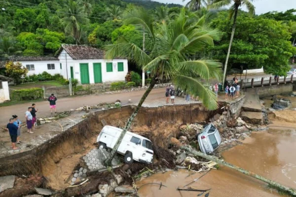 Aumentan a 44 los muertos por deslaves e inundaciones en el litoral de Sao Paulo