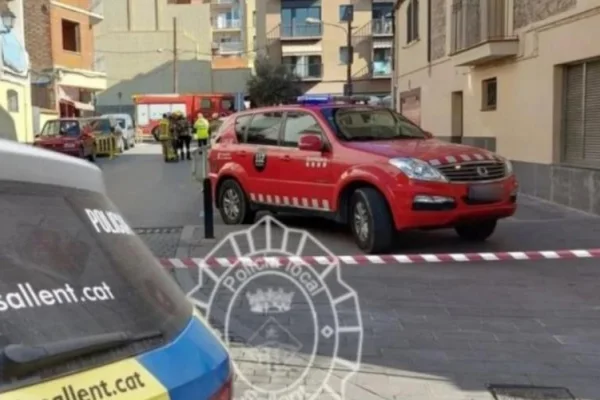 Dos gemelas argentinas se arrojaron del tercer piso de un edificio en Barcelona: una murió y la otra está grave