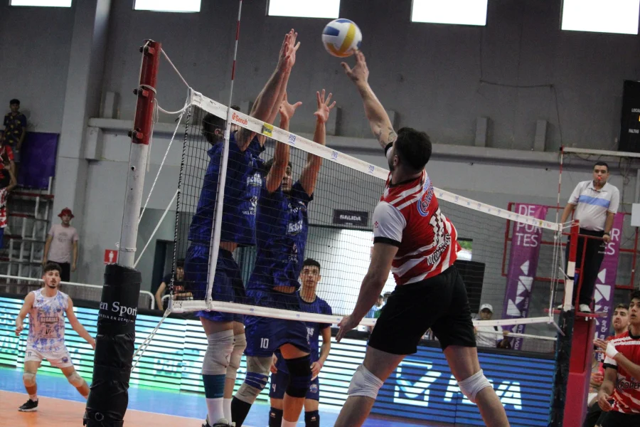 Regatas bajó a Monteros, uno de los candidatos.