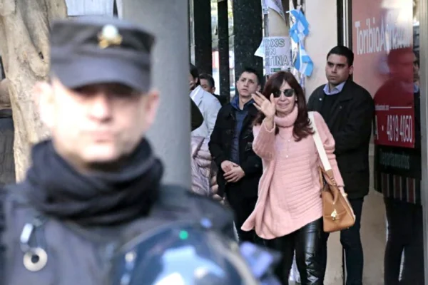 Piden que se investigue actuación de la policía de la Ciudad en el ataque a CFK