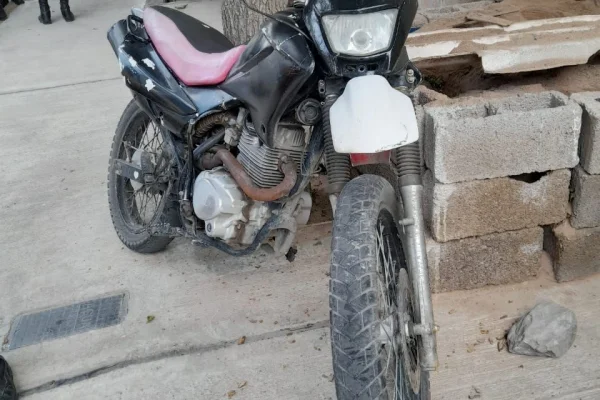 Un motociclista atropelló a una familia en la Quebrada