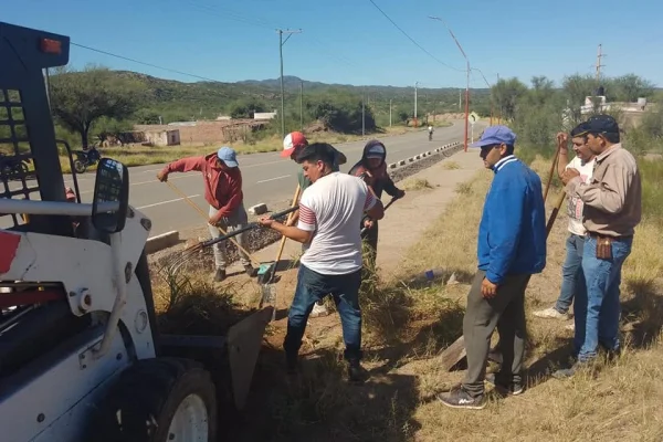Realizan tareas de limpieza en calles y en la ruta de El Portezuelo