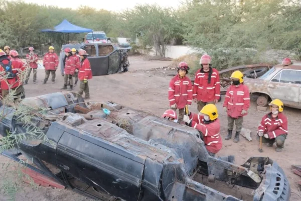 Bomberos se capacitaron en técnicas de rescate vehicular
