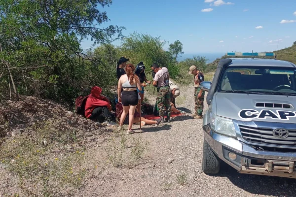 Rescataron a dos mujeres del Cerro de La Cruz