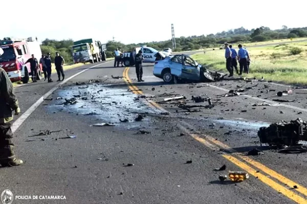 Catamarca: un hombre murió tras impresionante choque entre un auto y un camión