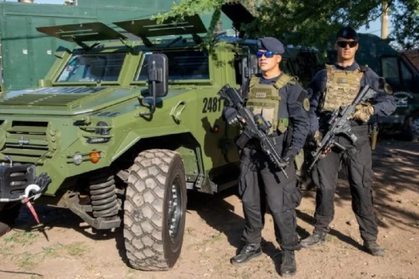 Empezó el despliegue de gendarmes y federales en Rosario: detenciones y aplausos