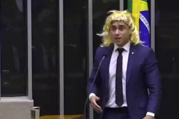 Escándalo en el congreso de Brasil: denuncian a diputado que se puso una peluca y se burló del colectivo trans